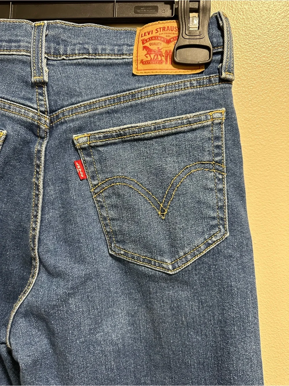 Women’s Levi's Wedgie Straight Jeans - Size 28